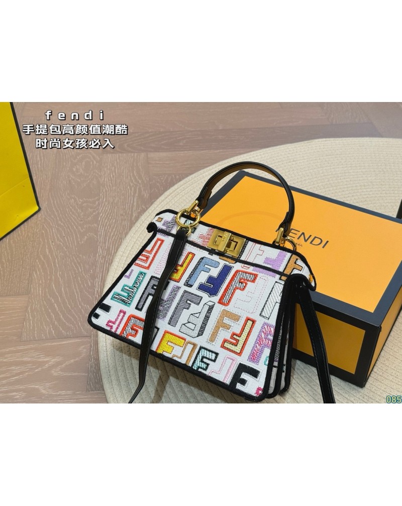 フェンデイ ハンドバッグ超人気ショルダーバッグ精緻刺繍ロゴオシャレ