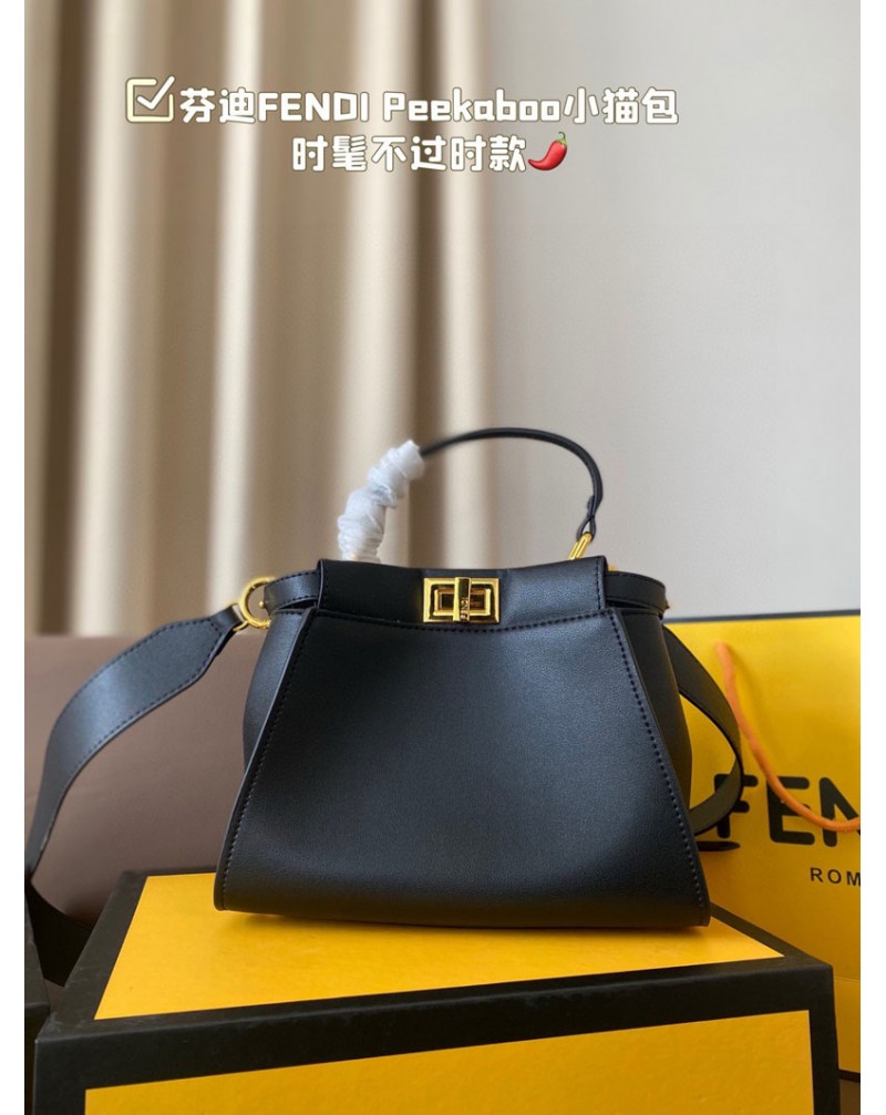フェンデイ ハンドバッグ本革製ショルダーバッグPeekaboo