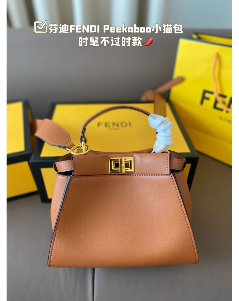 フェンデイ ハンドバッグ本革製ショルダーバッグPeekaboo