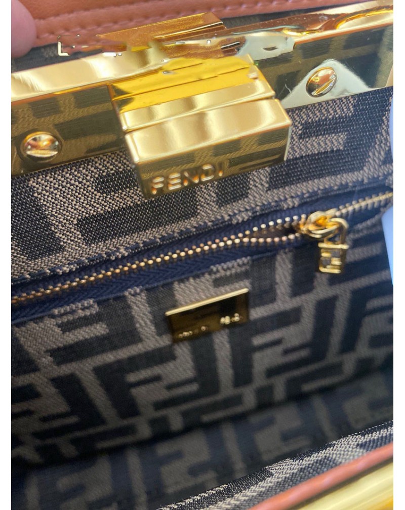 フェンデイ ハンドバッグ本革製ショルダーバッグPeekaboo