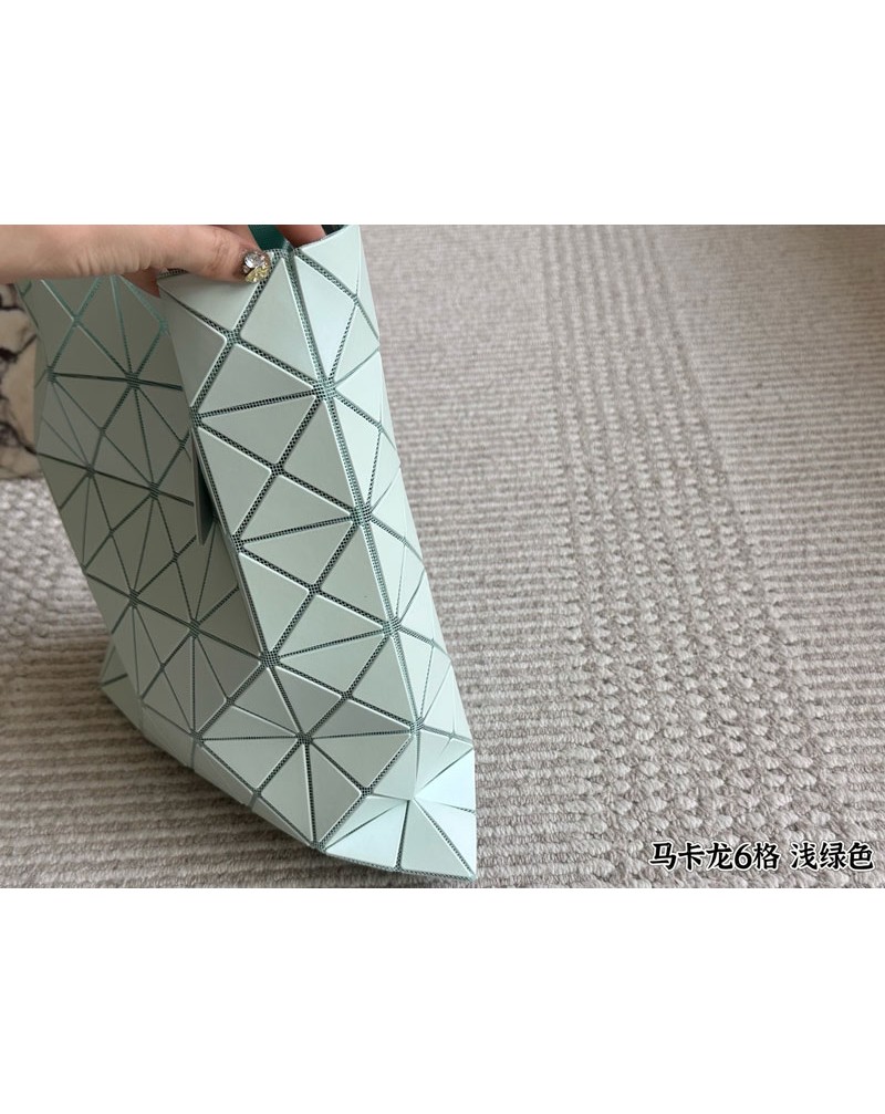 Issey Miyakeトートバッグカワイイミントグリーンショルダーバツグ折畳み収納便利