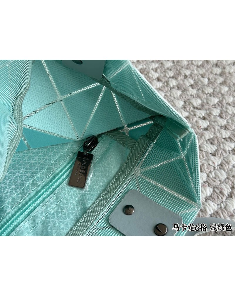 Issey Miyakeトートバッグカワイイミントグリーンショルダーバツグ折畳み収納便利