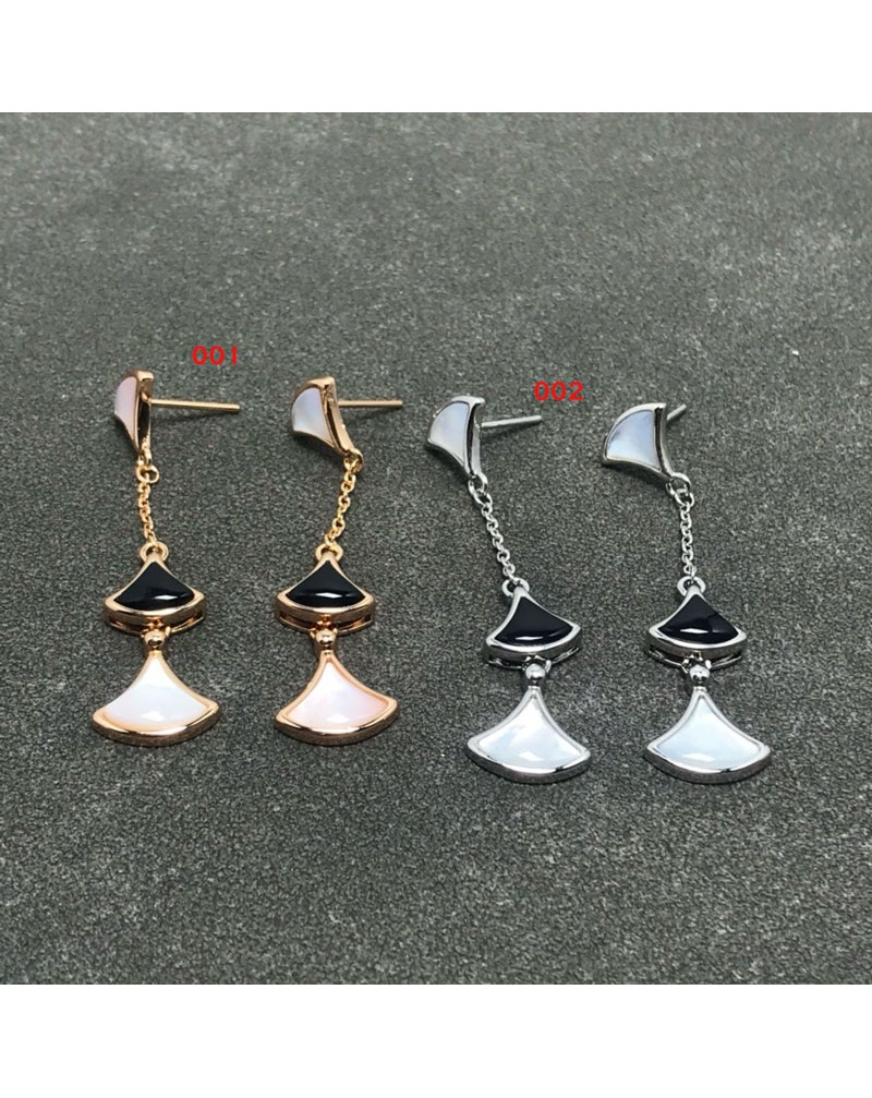 ブルガリ ピアスオシャレでシンプルオシャレアクセサリーフリチラリアの組み合わせ