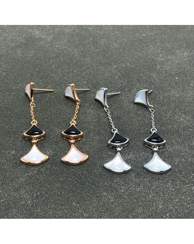 ブルガリ ピアスオシャレでシンプルオシャレアクセサリーフリチラリアの組み合わせ
