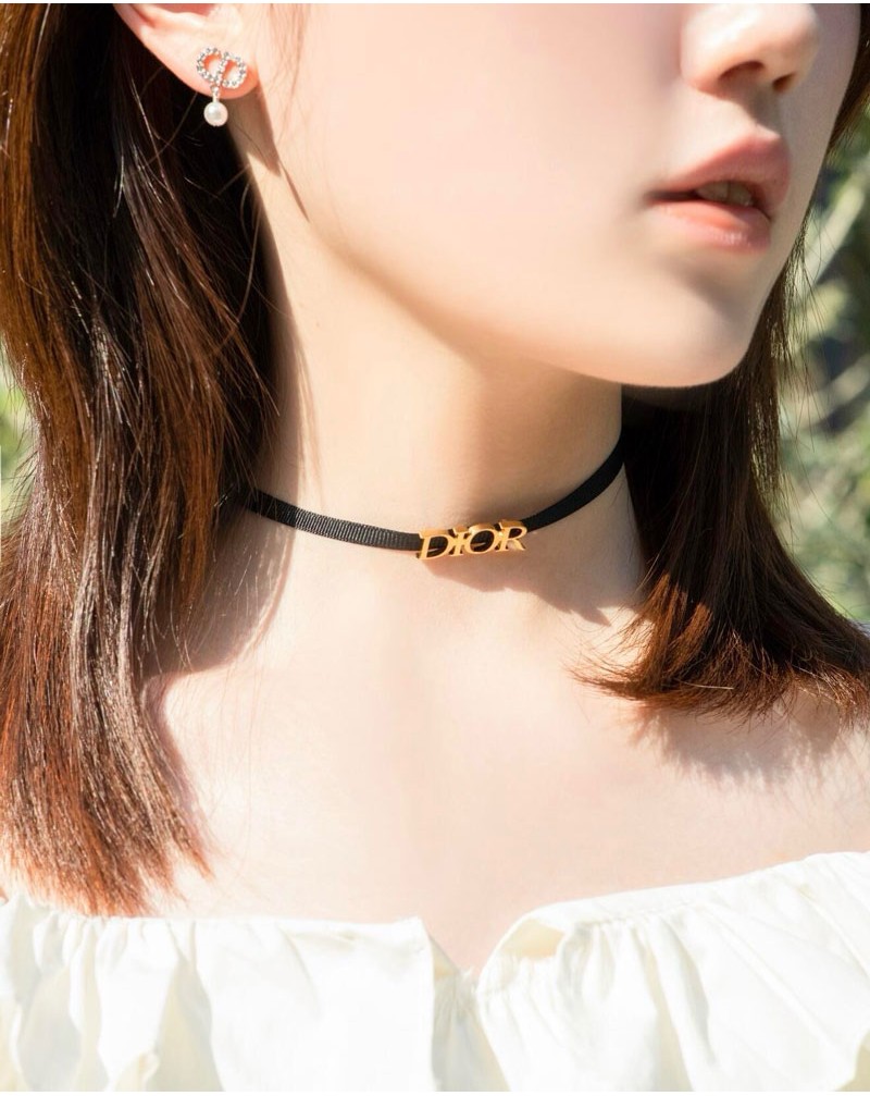 ディオール ネックレスシンプル人気首アクセサリー女性芸能人愛用