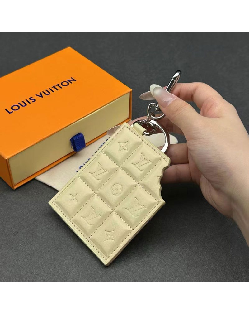 ルイヴィトン キーホルダー可愛いチョコレート型のペンダント付き