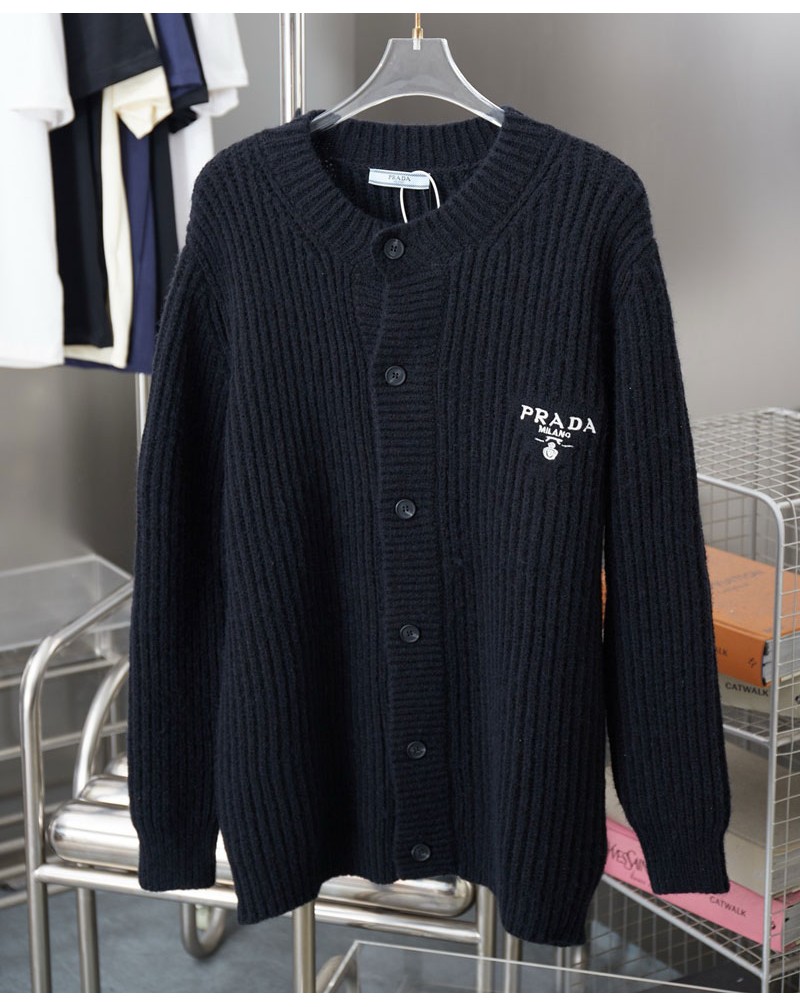 プラダ カーディガン精緻刺繍子ロゴメンズレディース向けニットトップス高品質 プラダ カーディガン精緻刺繍子ロゴメンズレディース向けニットトップス高品質