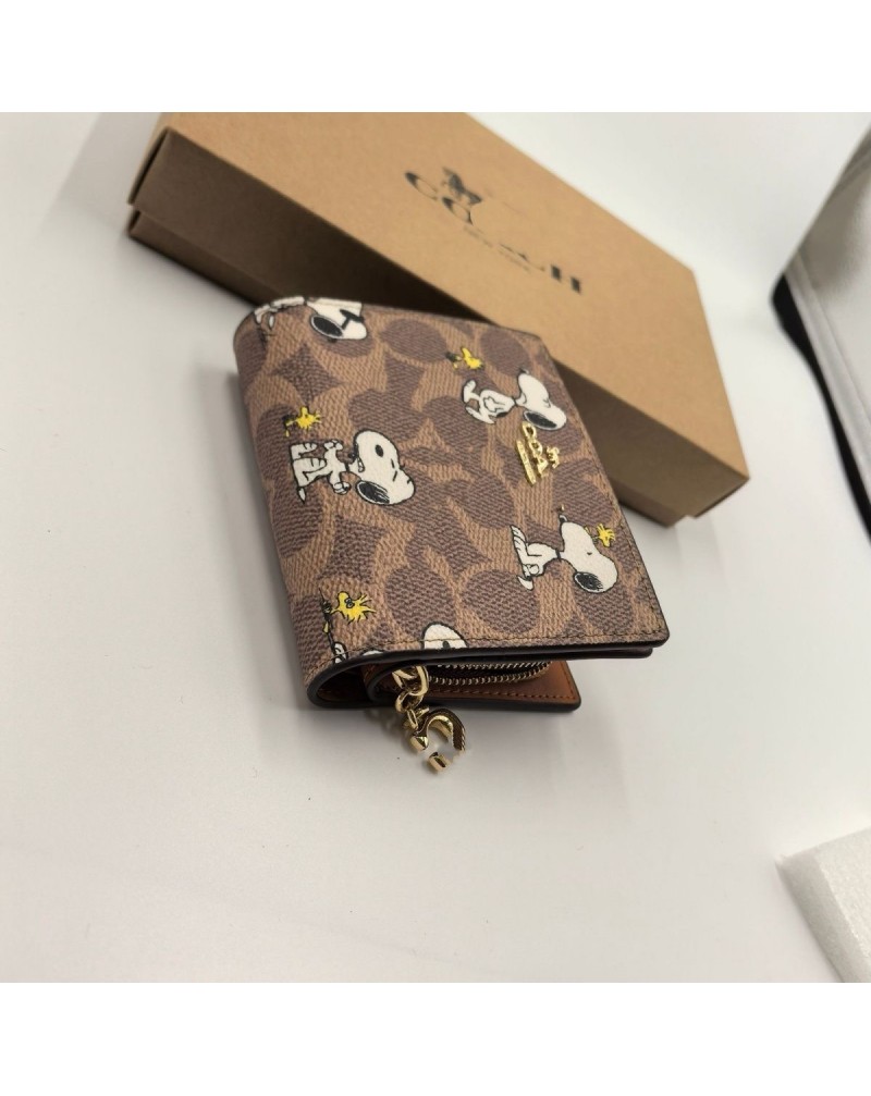 コーチ スヌーピーコラボ小銭入れ可愛い短財布coach カード入れサイフ持ち運び便利 コーチ スヌーピーコラボ小銭入れ可愛い短財布coach カード入れサイフ持ち運び便利