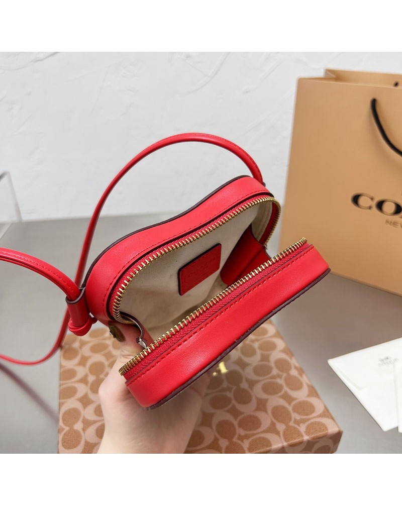 コーチショルダーバッグお洒落心型可愛い斜め掛けバッグファッション大人気 コーチショルダーバッグお洒落心型可愛い斜め掛けバッグファッション大人気