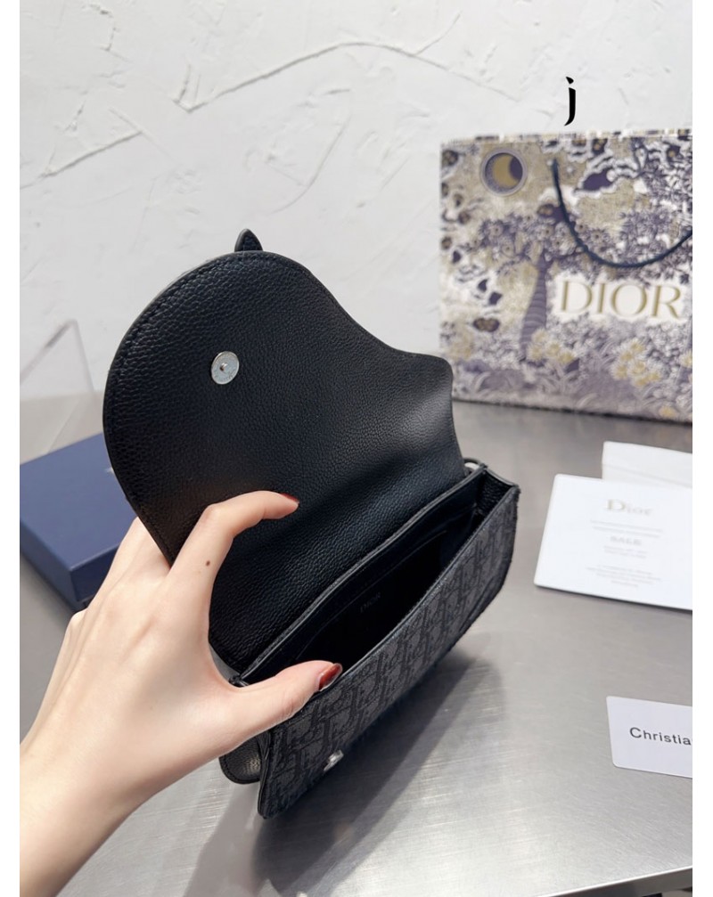 ディオール ショルダーバックおしゃれ人気斜め掛けバッグ男女兼用鞍包カバン ディオール ショルダーバックおしゃれ人気斜め掛けバッグ男女兼用鞍包カバン