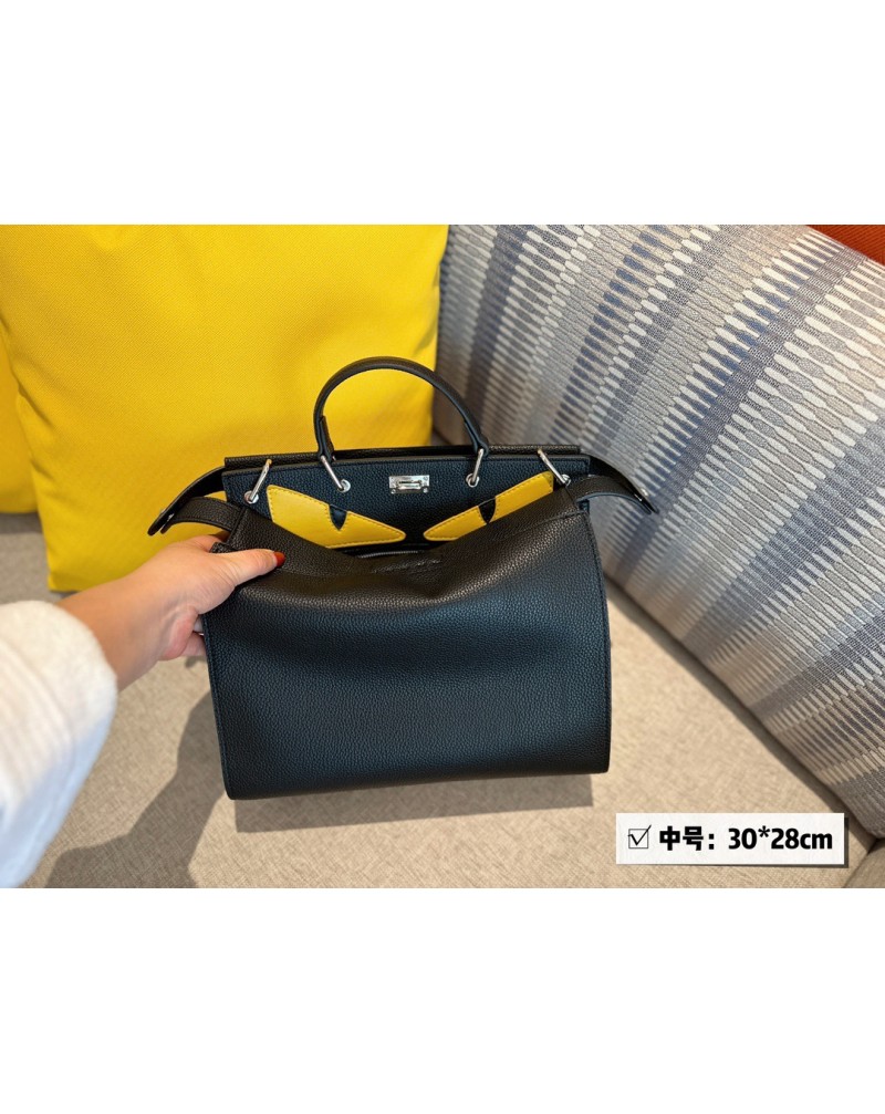 フェンデイ ショルダーバックメンズむけハンドバック高品質個性モンスター付きファッションpeekkabo