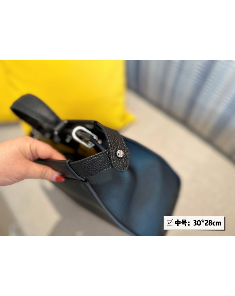 フェンデイ ショルダーバックメンズむけハンドバック高品質個性モンスター付きファッションpeekkabo
