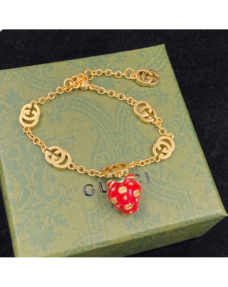 グッチブレスレットお洒落可愛いいちご付きファッション大人気