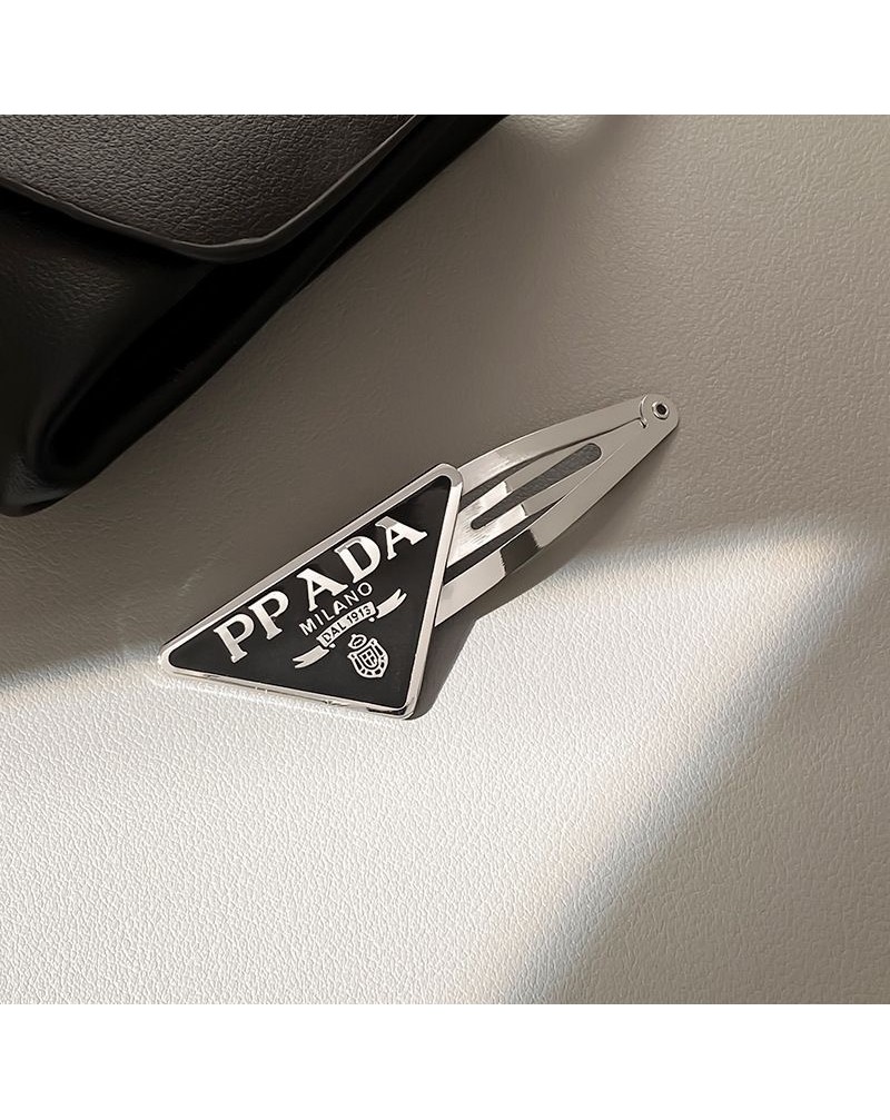 プラダ ヘアピンお洒落人気髪アクセサリー綺麗可愛い