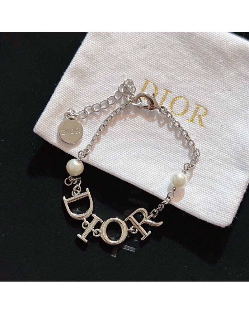 ディオール ブレスレットお洒落真珠付き優雅ブレスレット腕飾り物女性人気 ディオール ブレスレットお洒落真珠付き優雅ブレスレット腕飾り物女性人気