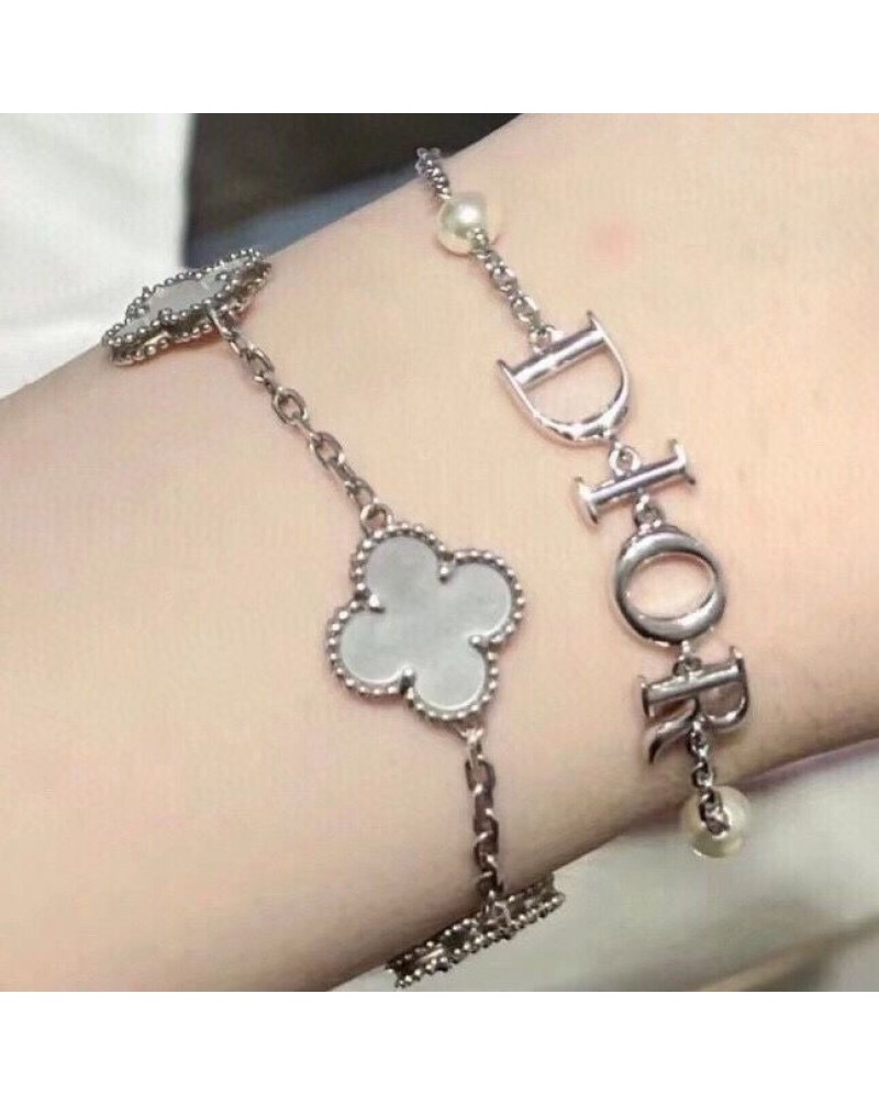 ディオール ブレスレットお洒落真珠付き優雅ブレスレット腕飾り物女性人気 ディオール ブレスレットお洒落真珠付き優雅ブレスレット腕飾り物女性人気