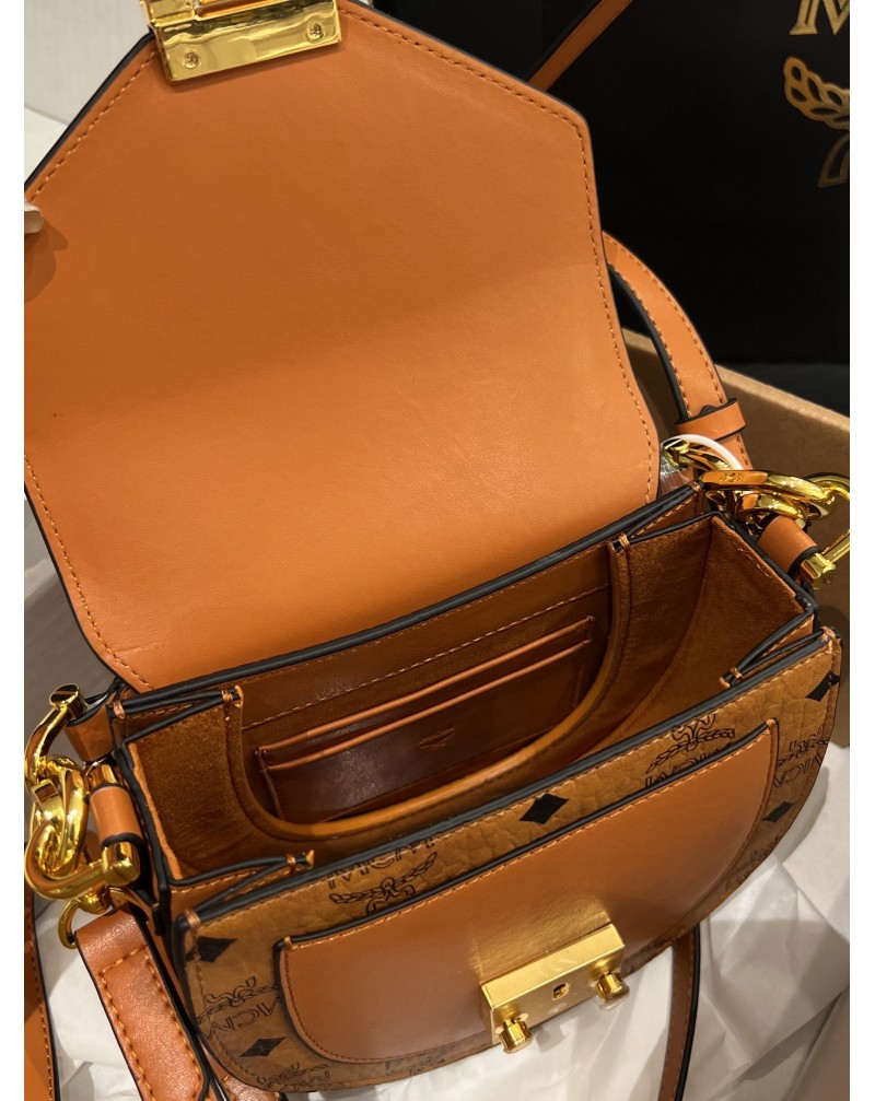MCM ショルダーバックお洒落韓国風斜め掛けバッグ超人気カバン MCM ショルダーバックお洒落韓国風斜め掛けバッグ超人気カバン