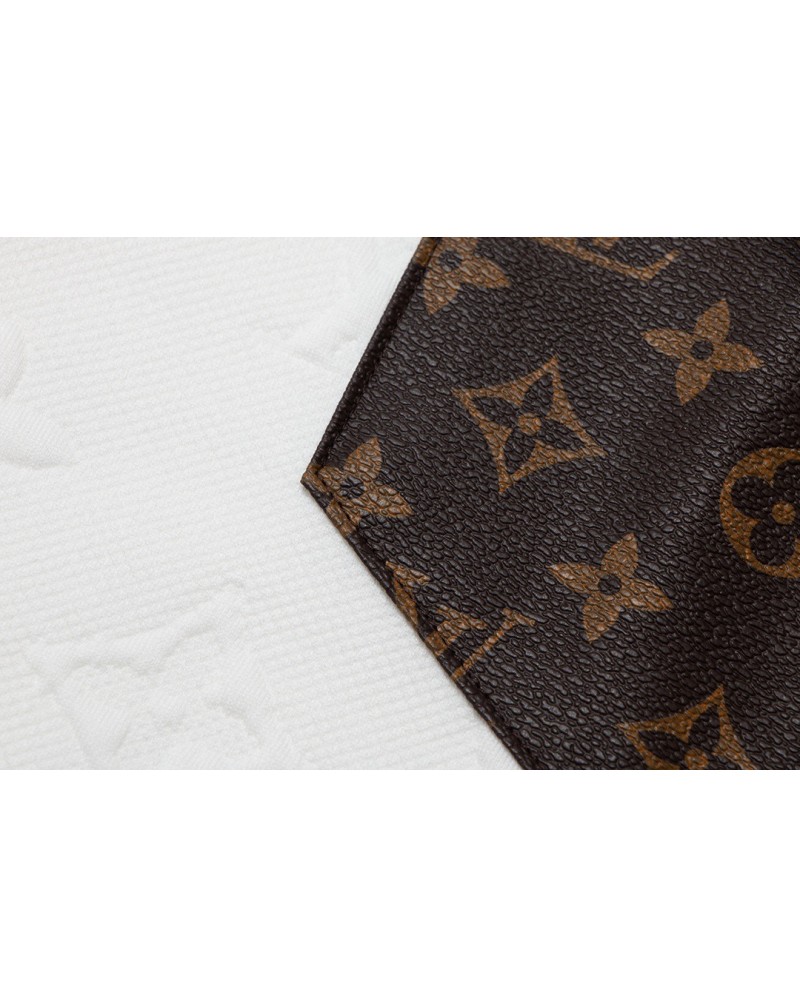 ヴィトン Tシャツ半袖レザーポケット付きファッション高級コットンティシャツトップスメンズレディース兼用お洒落モノグラム付き ヴィトン Tシャツ半袖レザーポケット付きファッション高級コットンティシャツトップスメンズレディース兼用お洒落モノグラム付き