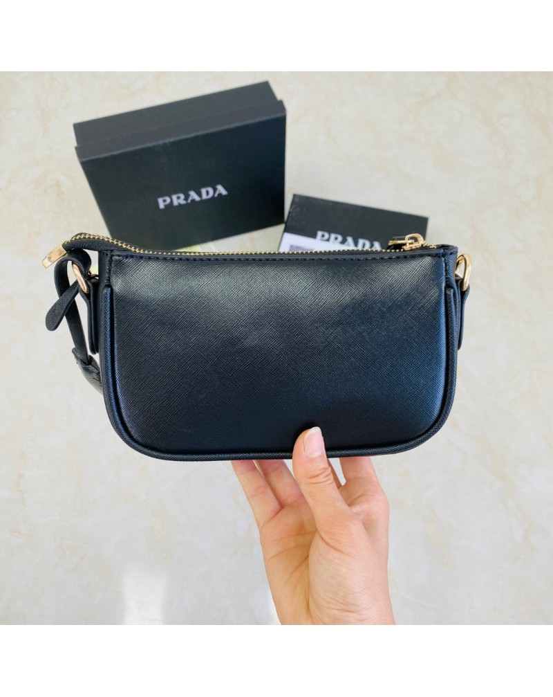 プラダショルダーバックお洒落人気斜め掛けバッグファッション プラダショルダーバックお洒落人気斜め掛けバッグファッション