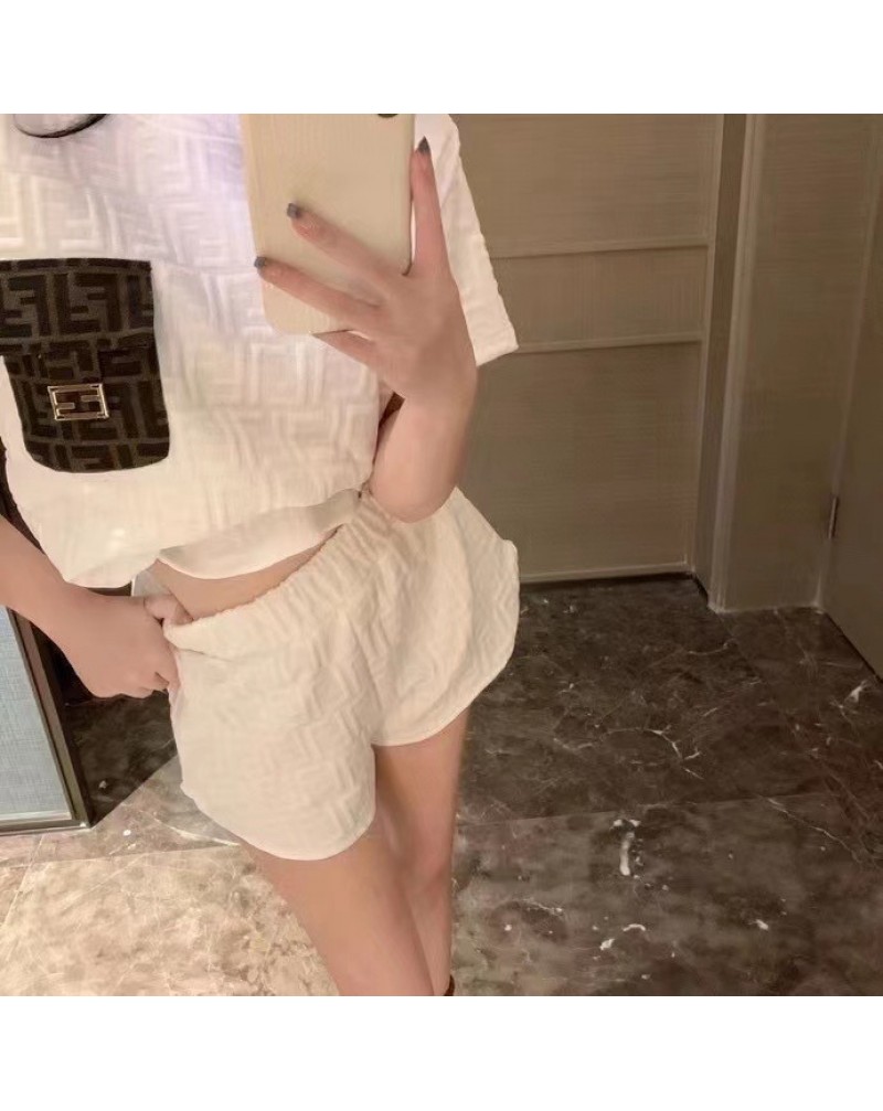 フェンデイ 半袖ハーフパンツズボンお洒落経典人気ブランドティシャツ2点セット フェンデイ 半袖ハーフパンツズボンお洒落経典人気ブランドティシャツ2点セット