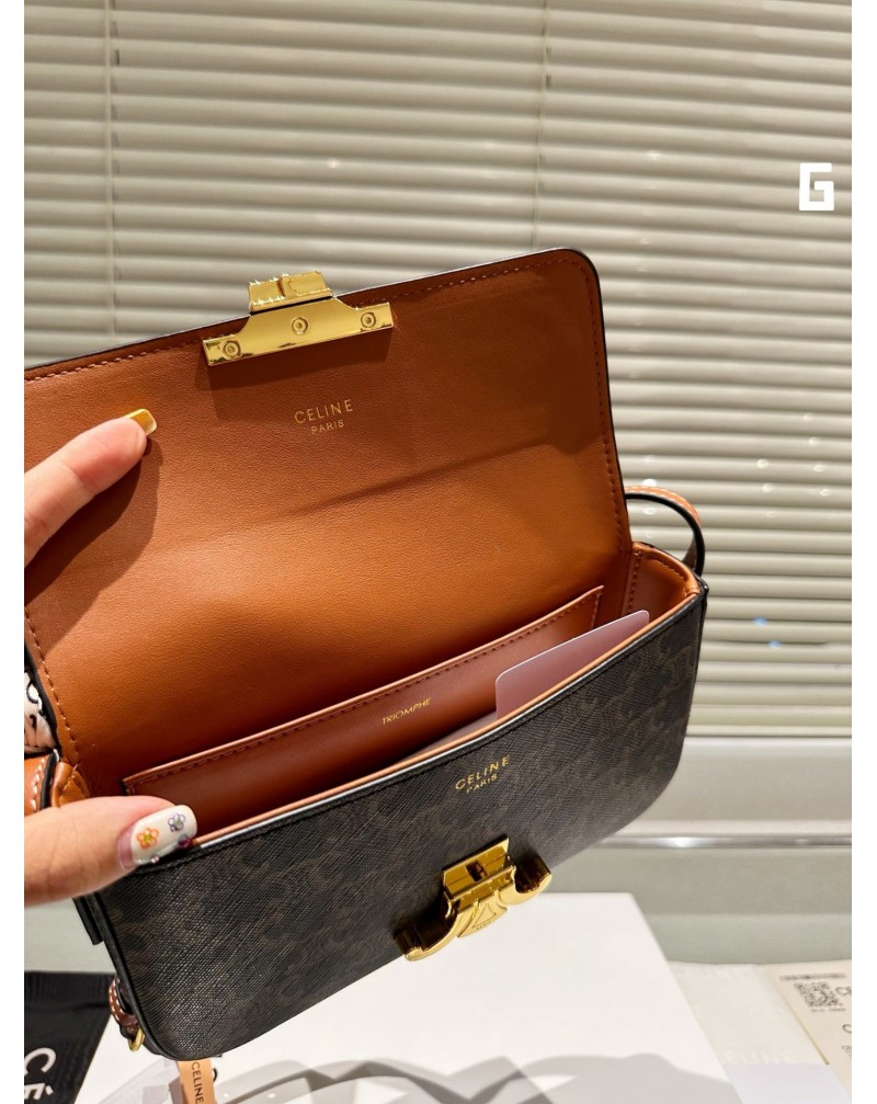 セリーヌ 脇下のバッグ芸能人愛用ショルダーバッグ復古風
